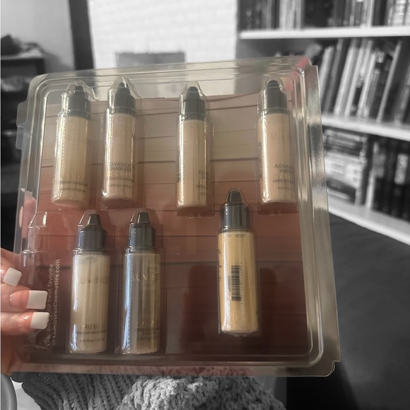 Luminess Airbrush Lot with foundation, primer, and glow starter kit
